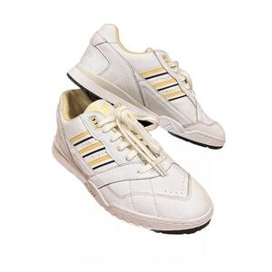 Adidas A.R. Trainer Men's Size 6.5 White Yellow Leather Sneakers